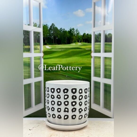 White Panther (MD) Ceramic Planter Pot with Saucer Attached - Picture 2 of 9